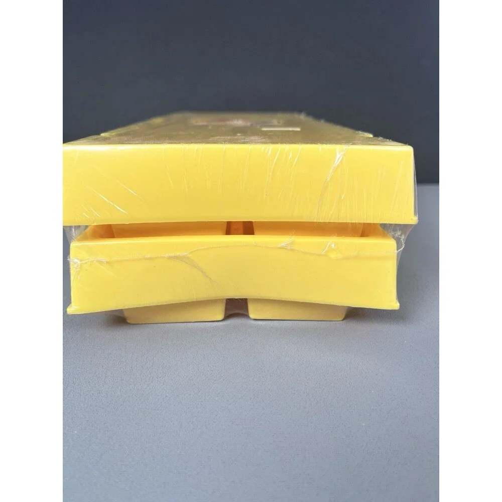 Vintage Sterlite Ice Cube Tray - 16 cube - Set of 2 - Stackable - Made In USA
